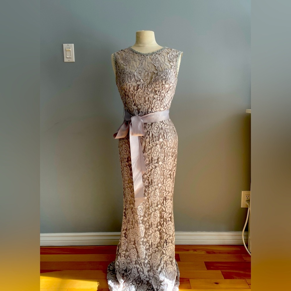 Floor length lace gown with ribbon bow 👗